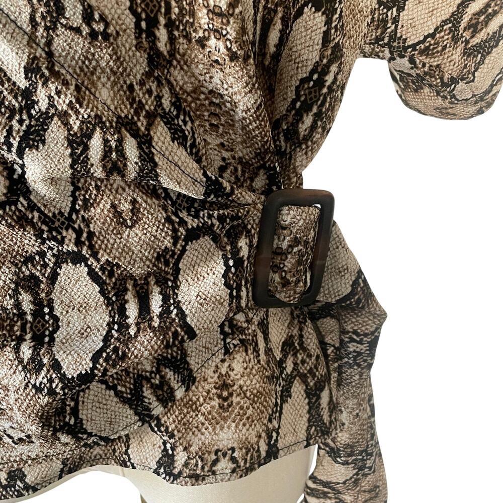 Blu Pepper Animal Print V-Neck Wrap Blouse Short Sleeve Size Large - Picture 4 of 8